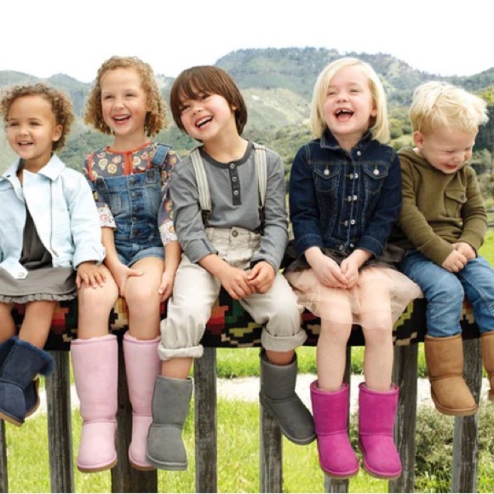 UGG Kids’ Classic II Glitz Bootie in Wild Berry, Big Girl sz 5 - Picture 10 of 10